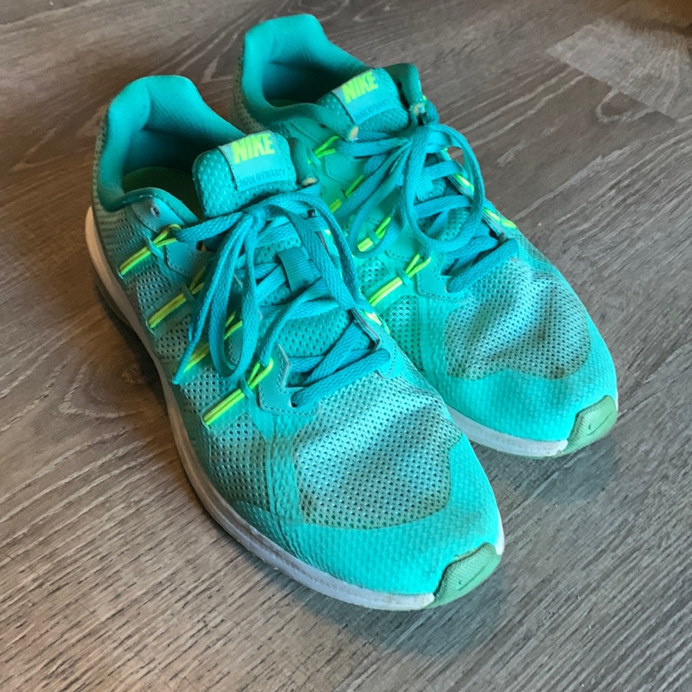 7Y Nike running shoes Youth or women 8.5
